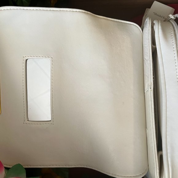 Diamicci Leather Crossbody Bag Organizer NWT - Picture 3 of 10